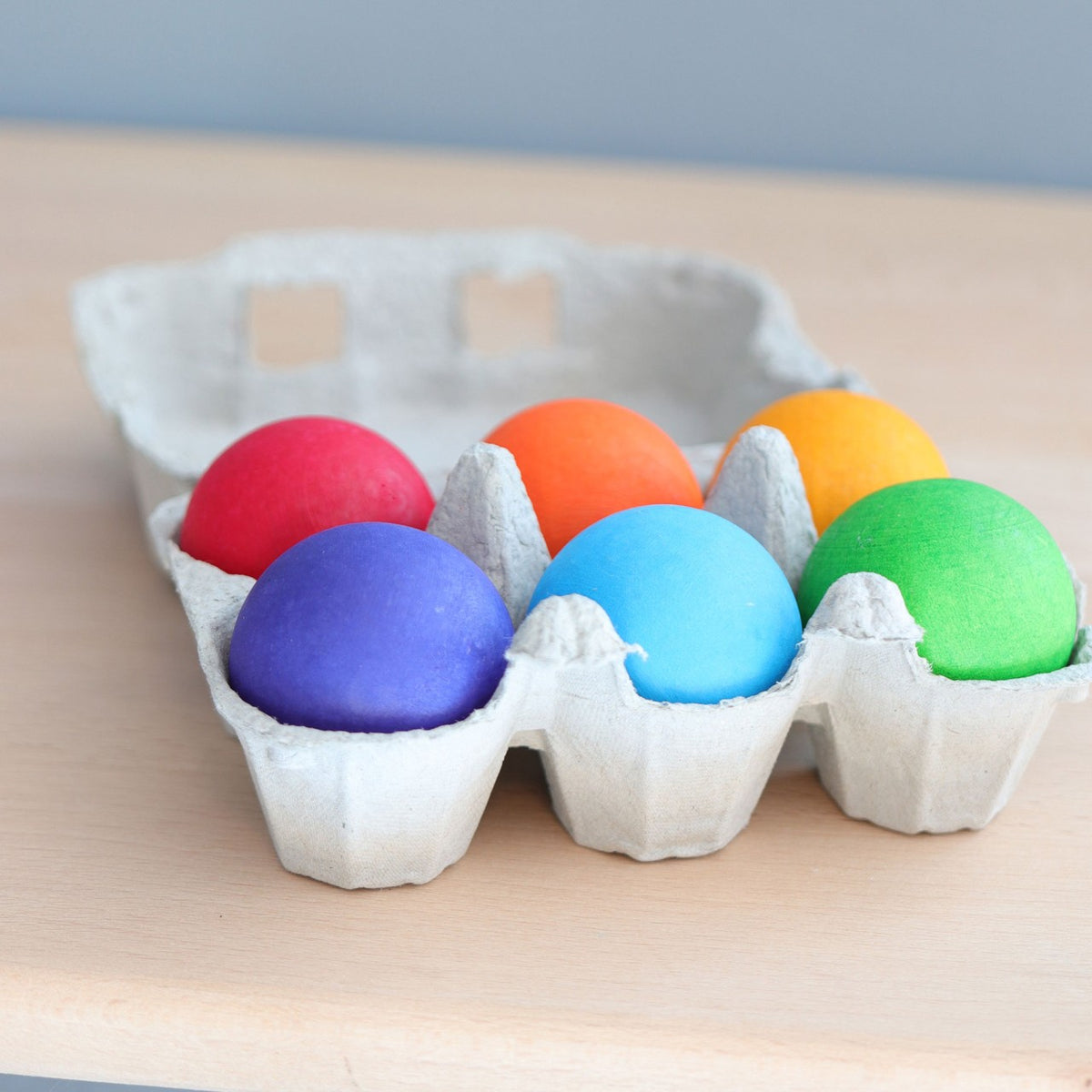 Grimm's Holzkugeln Regenbogen, 6 Stück, die sechs massiven Holzkugeln sind aus lasiertem Ahornholz und haben 4,5 Zentimeter Durchmesser