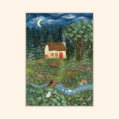 Postkarte Mitternachtsspaziergänge von Asia Spettel A6: eine Nachtlandschaft mit Mondsichel, einem Häuschen mit erleuchtetem Fenster, Bär, Rehen und Eule am Bach