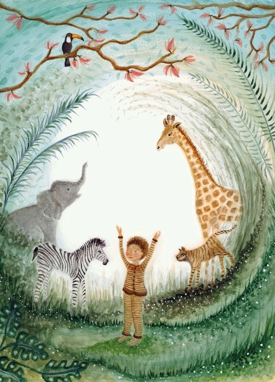 Postkarte Dschungel von Bijdehansje A6, Kind im gestreiften Anzug jubelt zwischen Elefant, Giraffe, Zebra und Gepard, im Baum ein Tukan