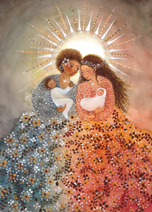 Postkarte Enge Harmonie von Bijdehansje A6, Zwei Frauen halten ihre Babys eng beieinander, Gewänder voller Blüten, goldener Strahlenkranz
