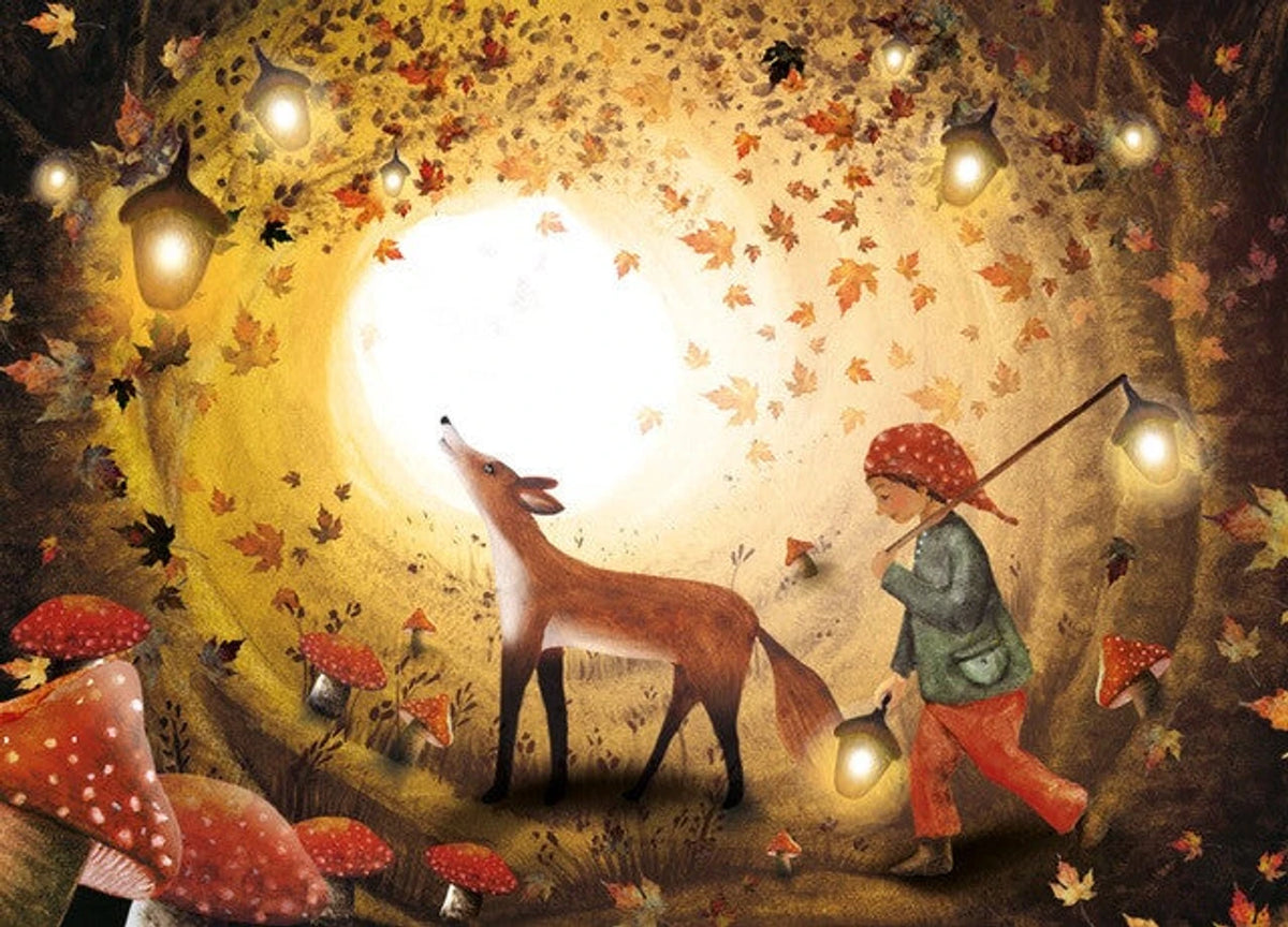 Postkarte Leuchte im Dunkeln von Bijdehansje A6, Kind mit Laterne und Fuchs im Herbstwald, Lichter in den Zweigen, Fliegenpilze