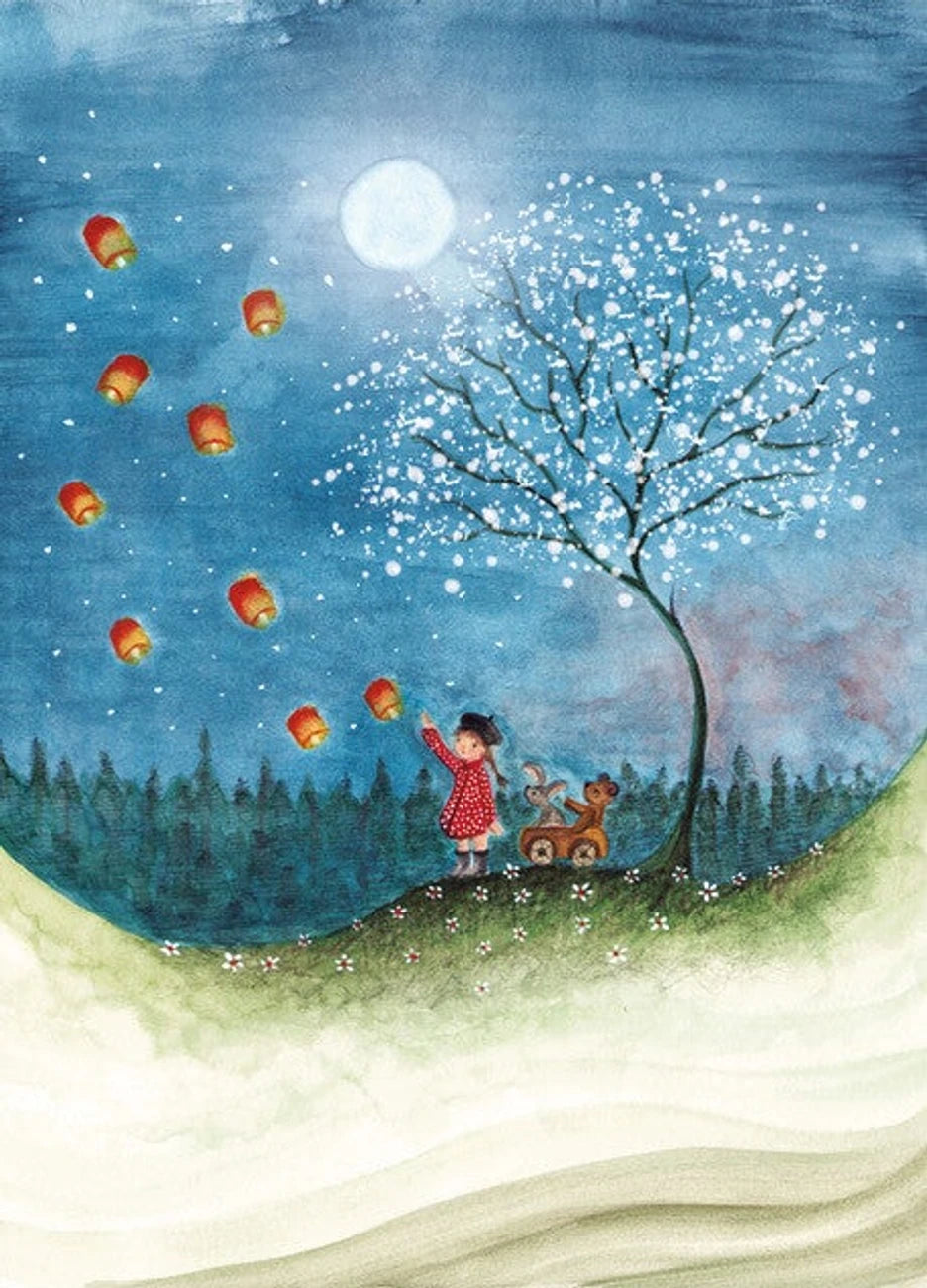 Postkarte Mädchen mit Lampions von Bijdehansje A6, Mädchen mit Reh unter einem Blütenbaum lässt Himmelslaternen zum Vollmond steigen
