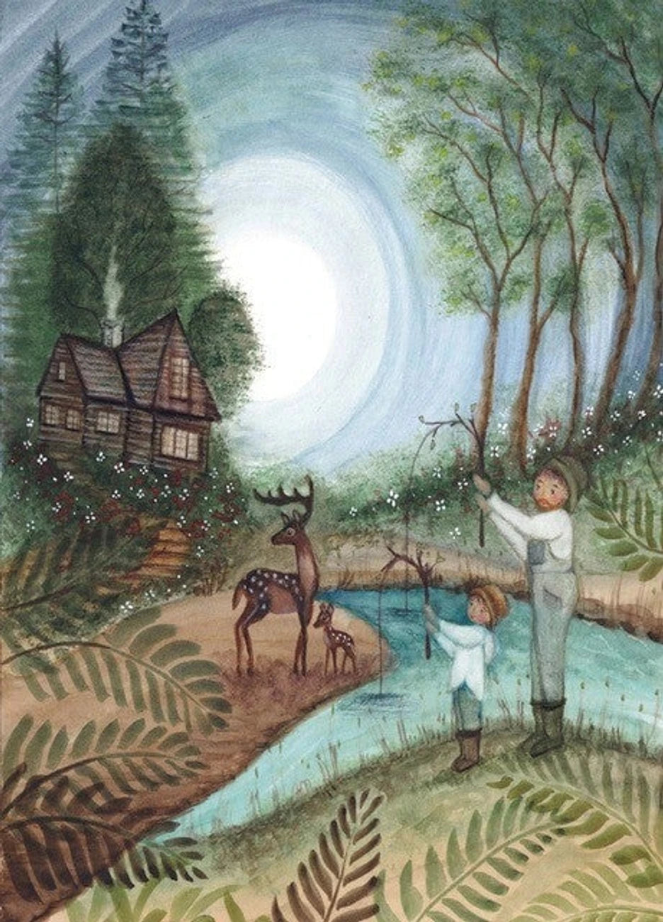 Postkarte Vatertag von Bijdehansje A6, Erwachsener und Kind am Fluss im Wald, ein Hirsch zwischen den Bäumen, dahinter eine Holzhütte