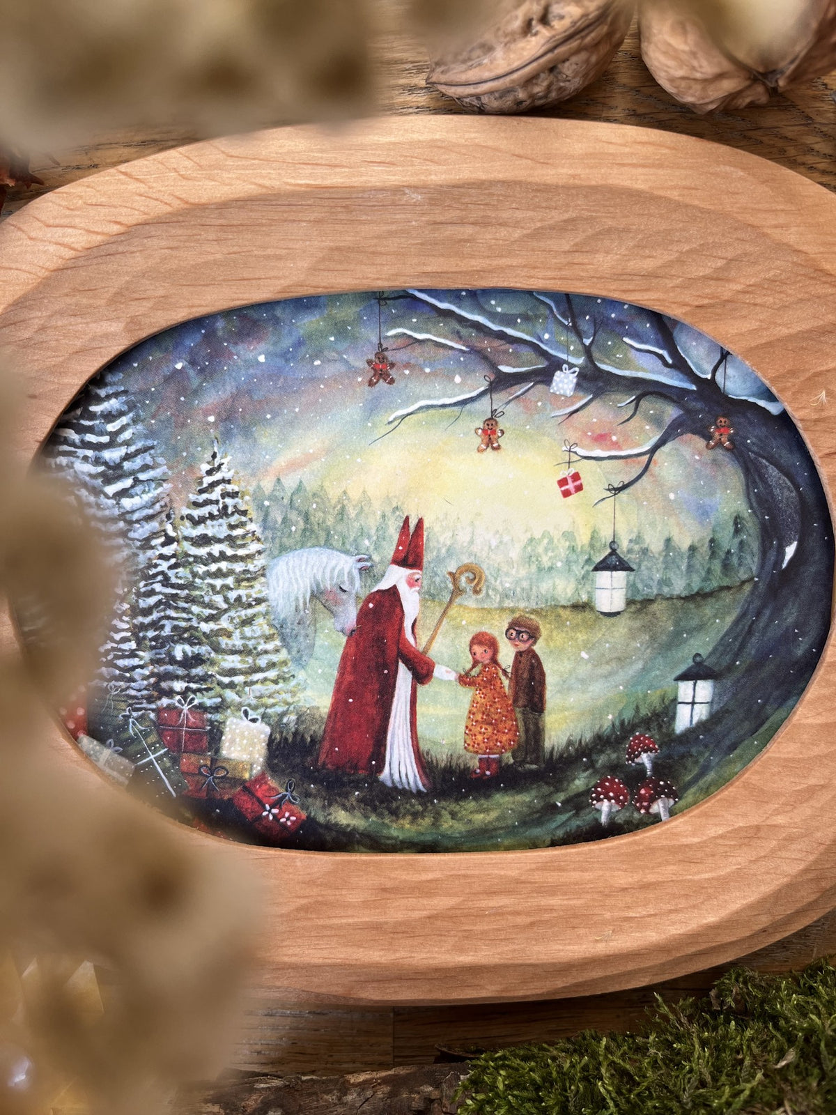 Postkarte Sankt Nikolaus im Wald von Bijdehansje im ovalen Holzrahmen, nah