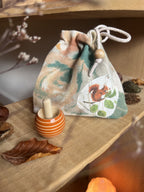 Schatzbeutel Eichhörnchen mit orangenem Kreisel, Foto