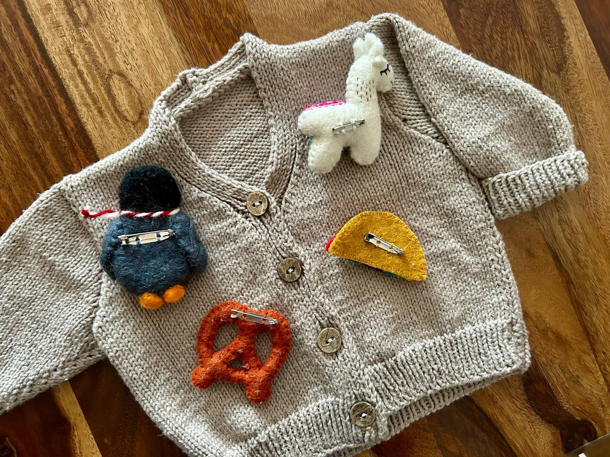 Filzanstecker Regenbogen von Nacha Interior