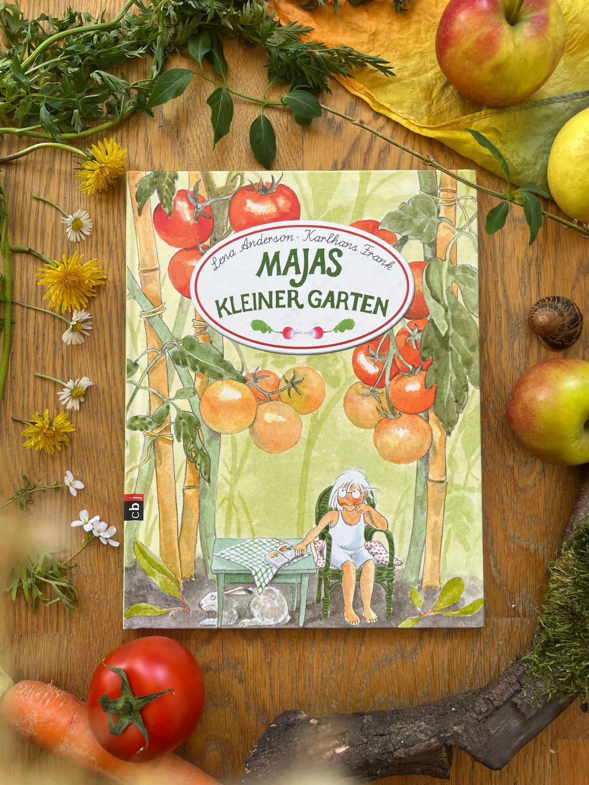 Bilderbuch Majas kleiner Garten von Lena Anderson 2. Hand, Cover mit Maja zwischen Tomatenpflanzen, Foto