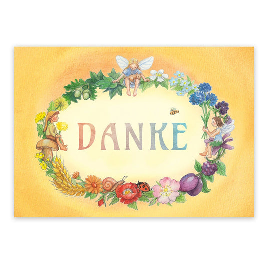 Postkarte Danke von Corinna Schwerdtfeger A6: ein Kranz aus Blumen, Früchten und Blättern mit kleinen Elfen, Tieren und einem Marienkäfer rahmt das Wort Danke auf gelbem Grund