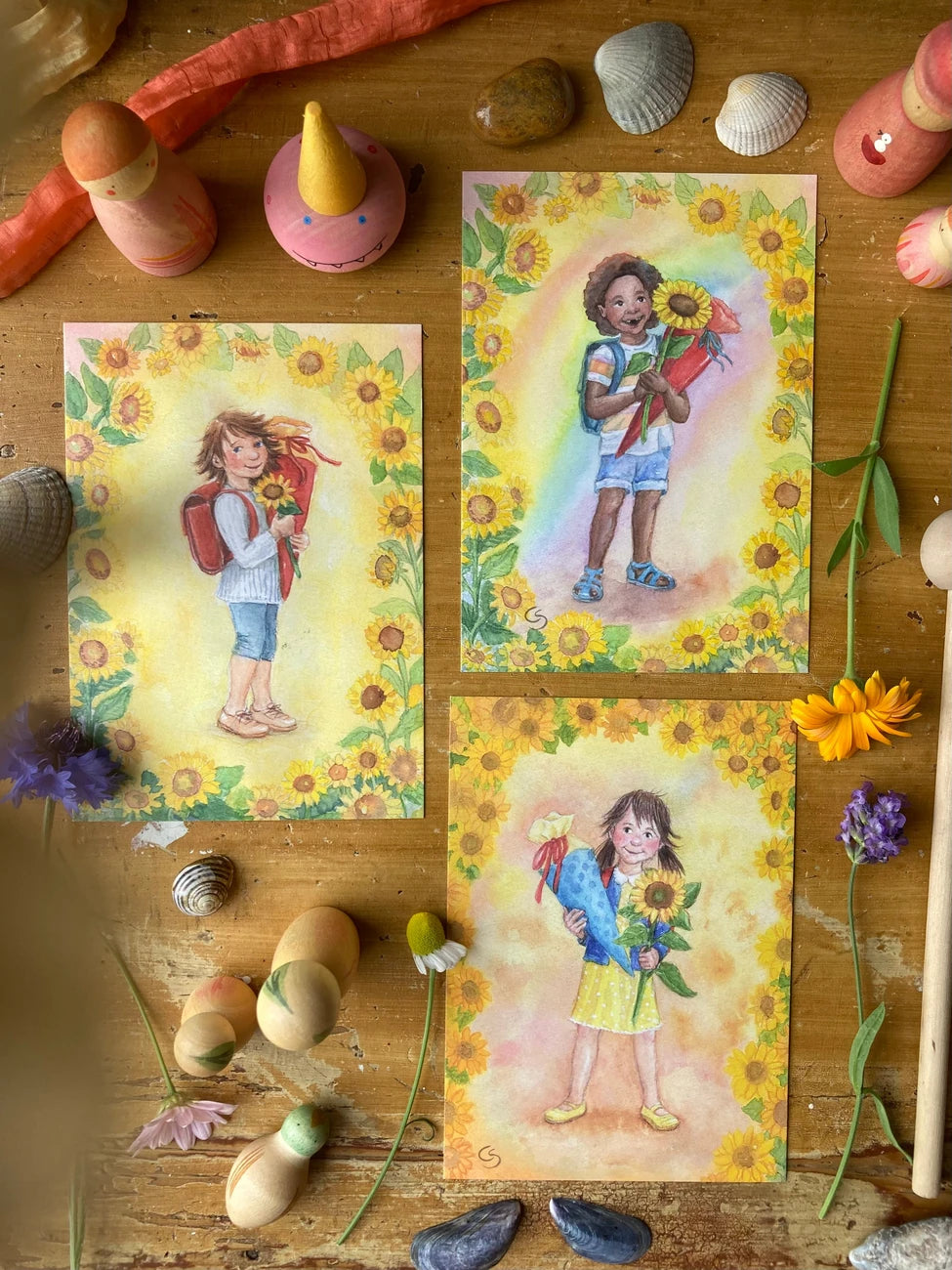 Postkarte Einschulung Clara von Corinna Schwerdtfeger A6 zusammen mit weiteren Einschulungskarten, Foto