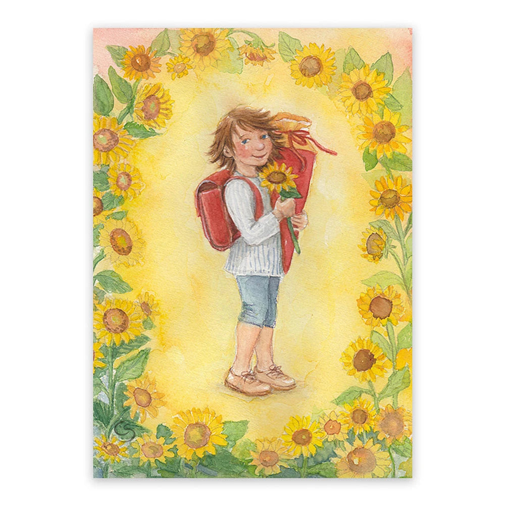 Postkarte Einschulung Jona von Corinna Schwerdtfeger A6: ein Kind mit rotem Schulranzen und roter Schultüte in einem Rahmen aus Sonnenblumen