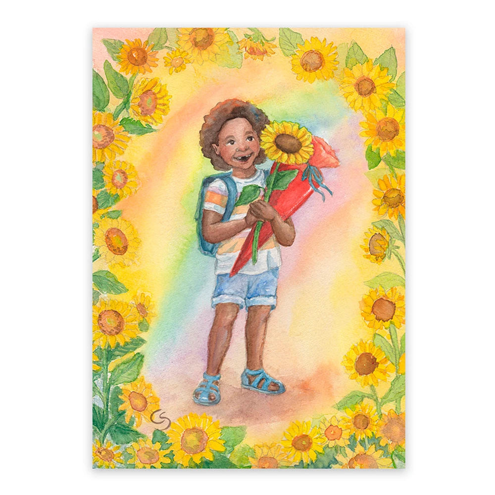 Postkarte Einschulung Luca von Corinna Schwerdtfeger A6: ein Kind mit roter Schultüte, Schulranzen und Sonnenblume vor einem Regenbogen, Rahmen aus Sonnenblumen