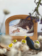Postkarte Mäusewinter von Corinna Schwerdtfeger A6 im Holzrahmen mit Frühlingsblumen, Foto