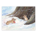 Postkarte Mäusewinter von Corinna Schwerdtfeger A6: zwei Mäuse im Schnee am Fuß eines Baumstamms, eine hält eine rote Beere
