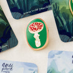 Emaille-Anstecker Pilz von Wild Pencil Studio