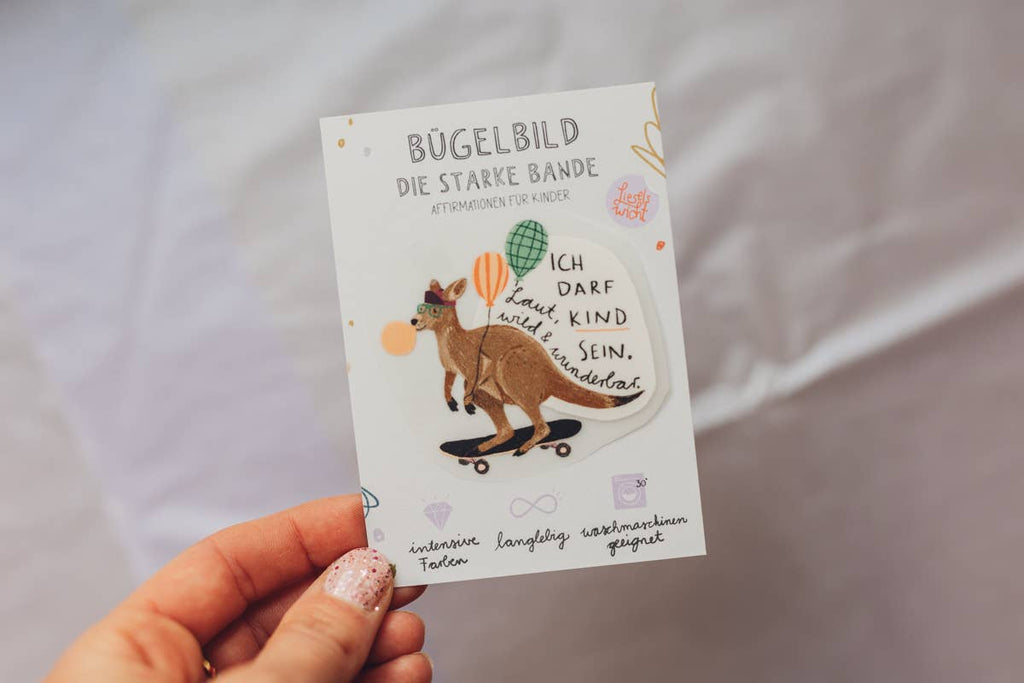 Mini-Bügelbild Känguru „Ich darf laut, wild & wunderbar Kind sein.“ von Liesels Wicht auf A7-Kärtchen