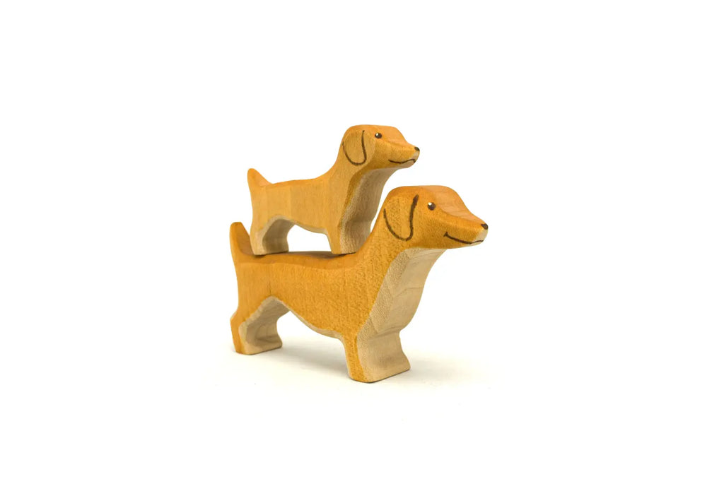 Holzfigur Dackel klein von HolzWald mit weiteren HolzWald Figuren, Foto