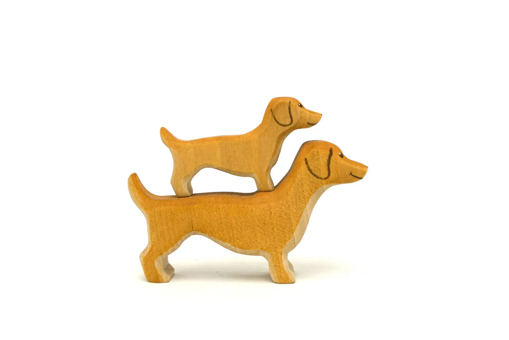 Holzfigur Dackel klein von HolzWald mit weiteren HolzWald Figuren, Foto