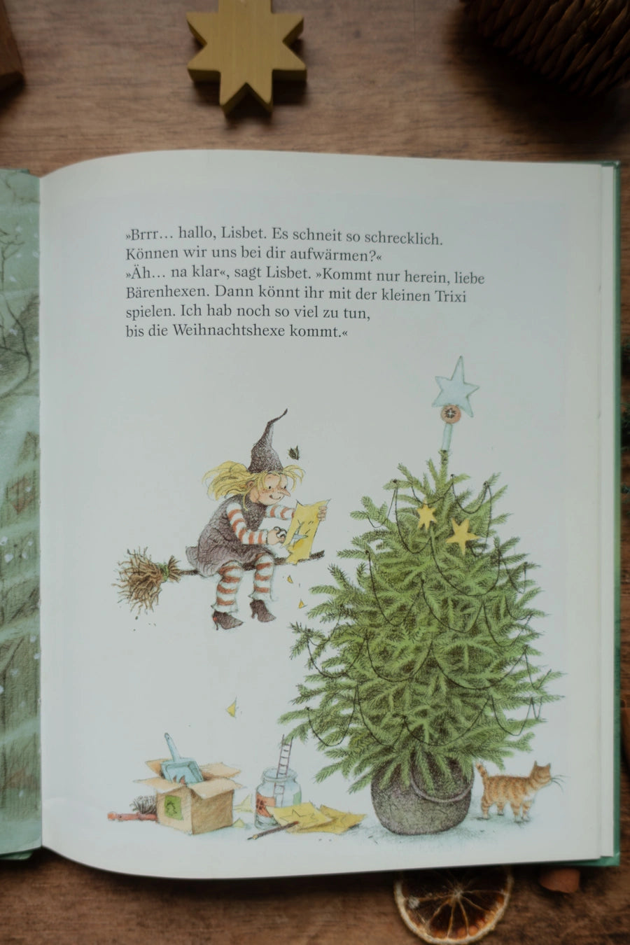 Bilderbuch Die kleine Hexe feiert Weihnachten, Blick ins Buch