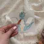 Bügelbild Drache von doerrtoparadise in der Hand gehalten