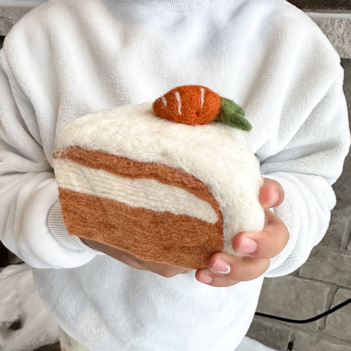 Oster-Karottenkuchenstück aus Filz von Sewing Seeds Play