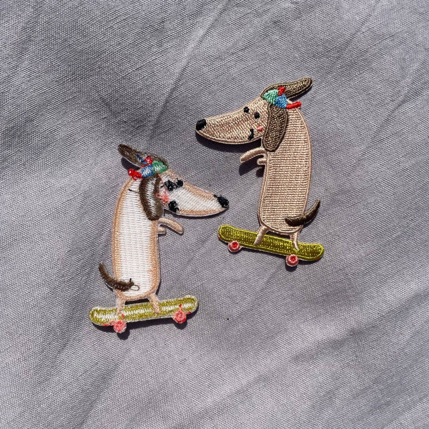 Bügelbild - Dackel auf Skateboard