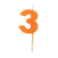 Zahlenkerze 3 von El Puente, Zahlenkerze 3 in orange mit Holzstäbchen