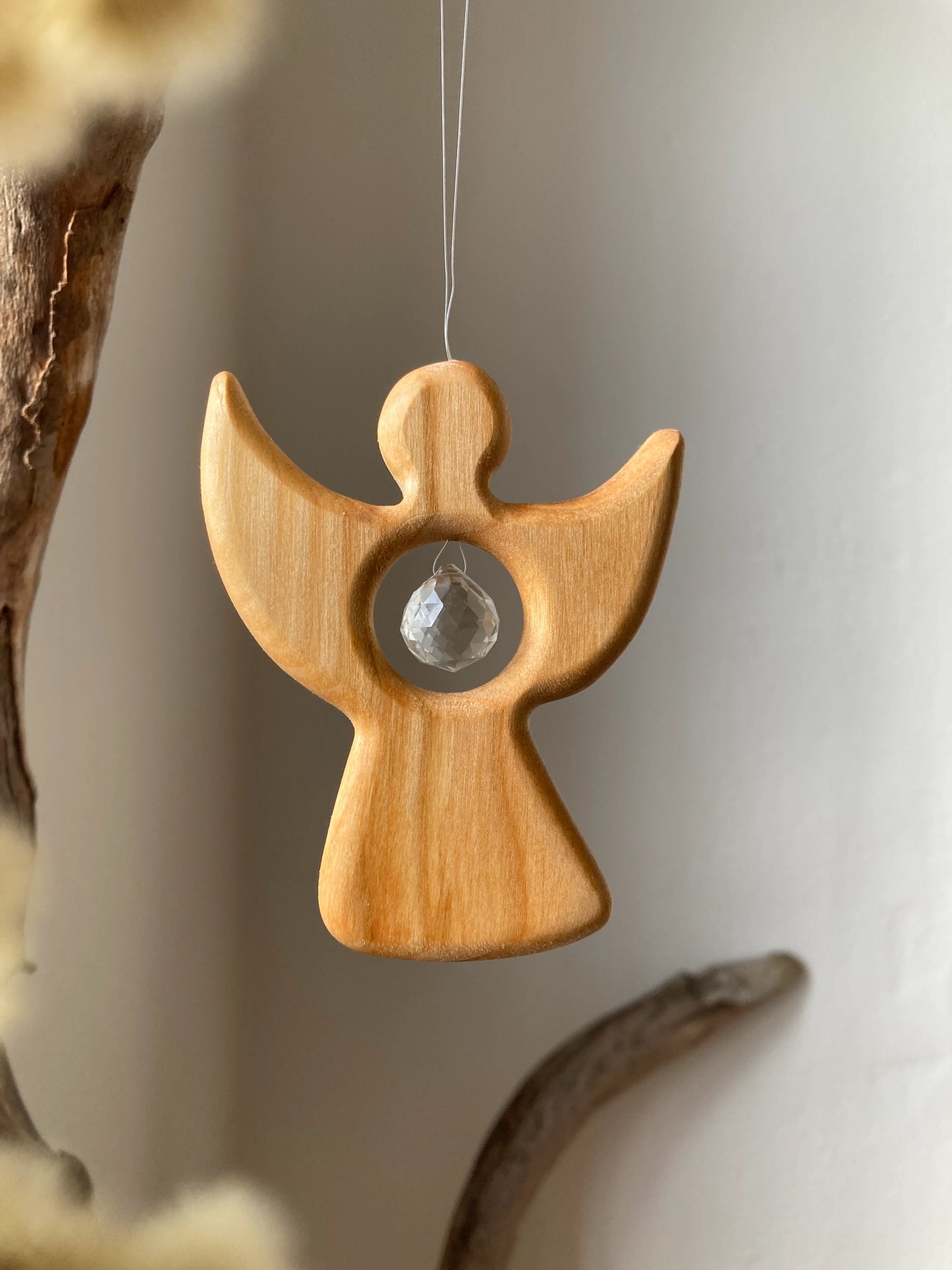 Fensterschmuck - Kleiner Engel mit Regenbogen-Kristall