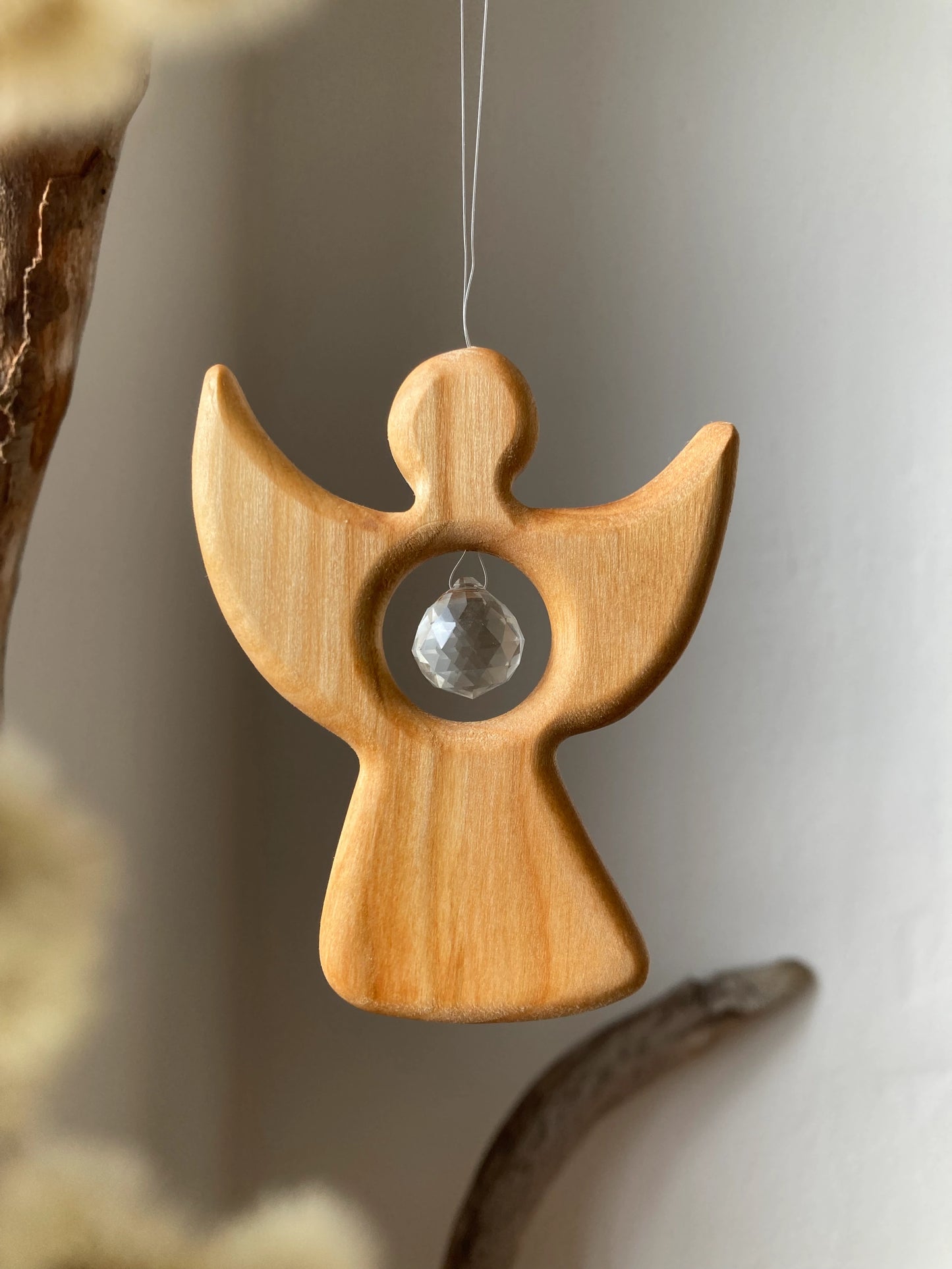 Fensterschmuck - Kleiner Engel mit Regenbogen-Kristall