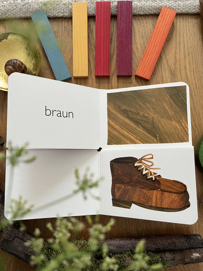 Mein allererstes Buch der Farben von Eric Carle, Doppelseite braun mit braunem Schnürschuh, Foto