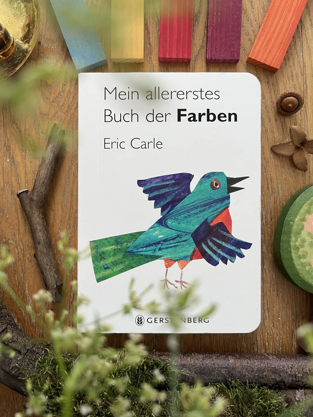 Mein allererstes Buch der Farben von Eric Carle, gebrauchtes Pappbilderbuch von Gerstenberg mit Collage-Vogel auf dem Cover, Foto