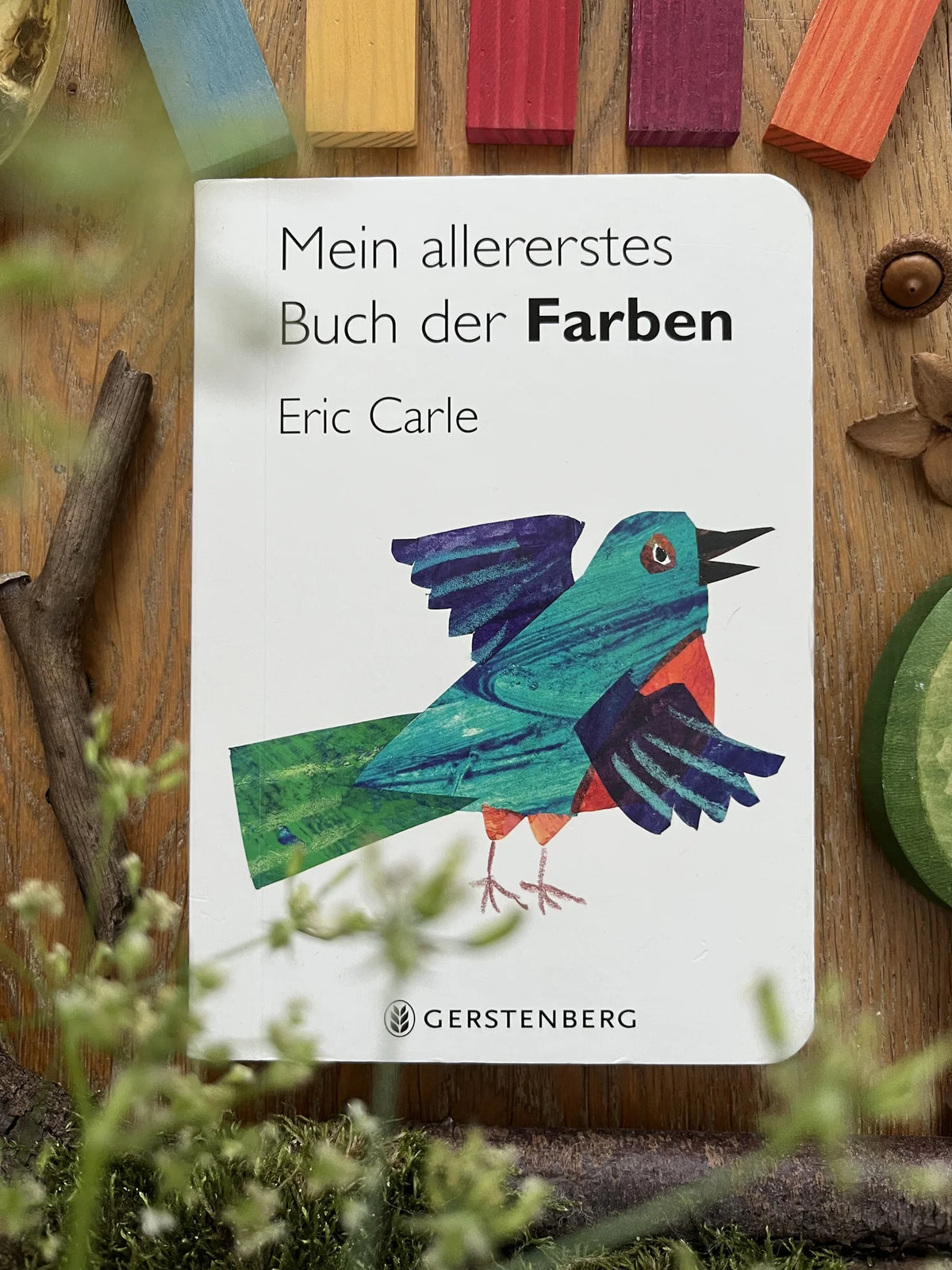 Mein allererstes Buch der Farben von Eric Carle, Doppelseite rot mit roter Farbfläche und Feuerwehrauto, Foto