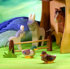 Ostheimer Erpel und Ente vor dem Stall mit Eseln, Spielszene