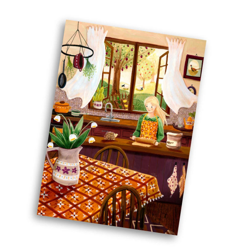 Postkarte Backen von Esther Bennink A6: eine gemütliche Landhausküche mit kariertem Tischtuch, Tulpen und Blick in den Garten