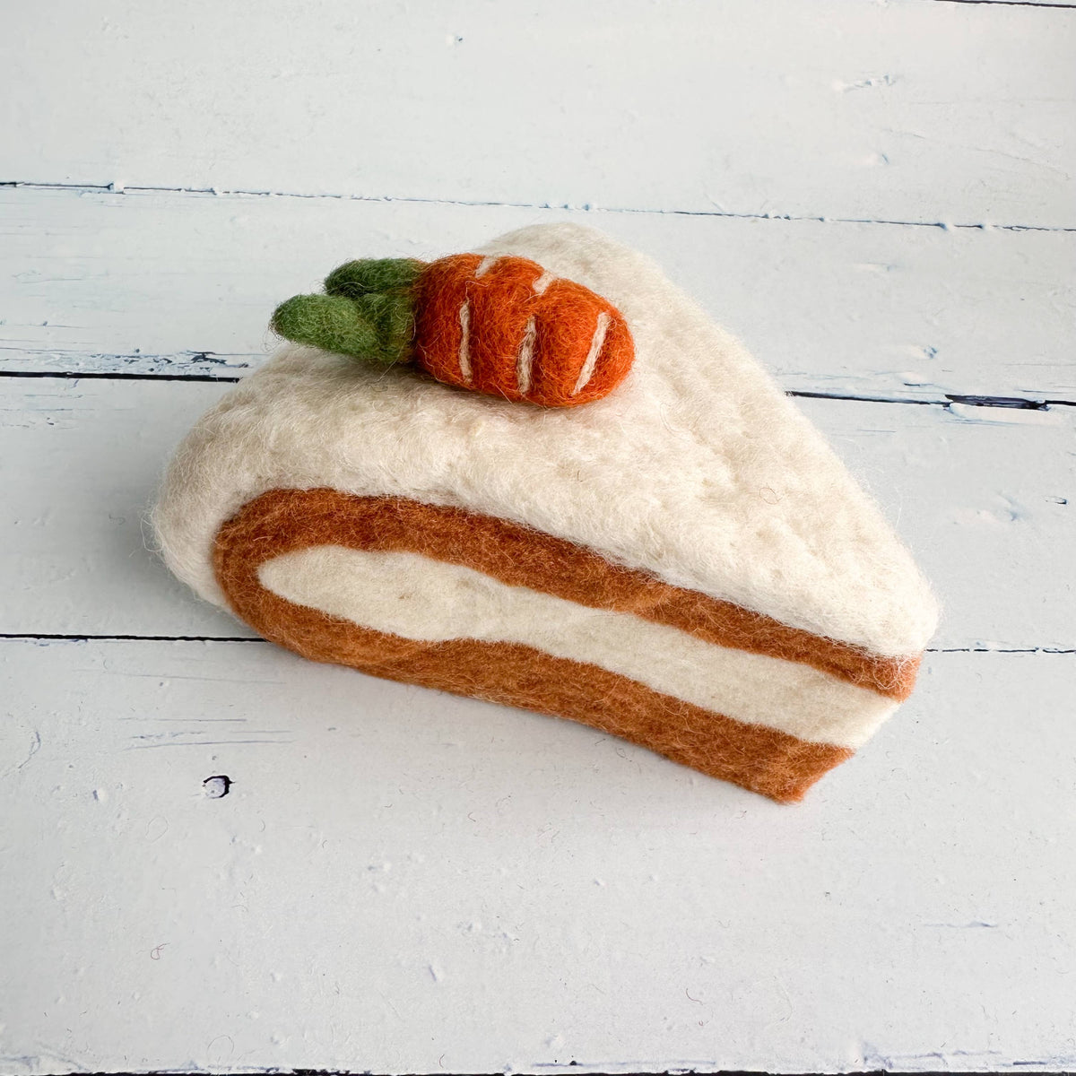 Oster-Karottenkuchenstück aus Filz von Sewing Seeds Play