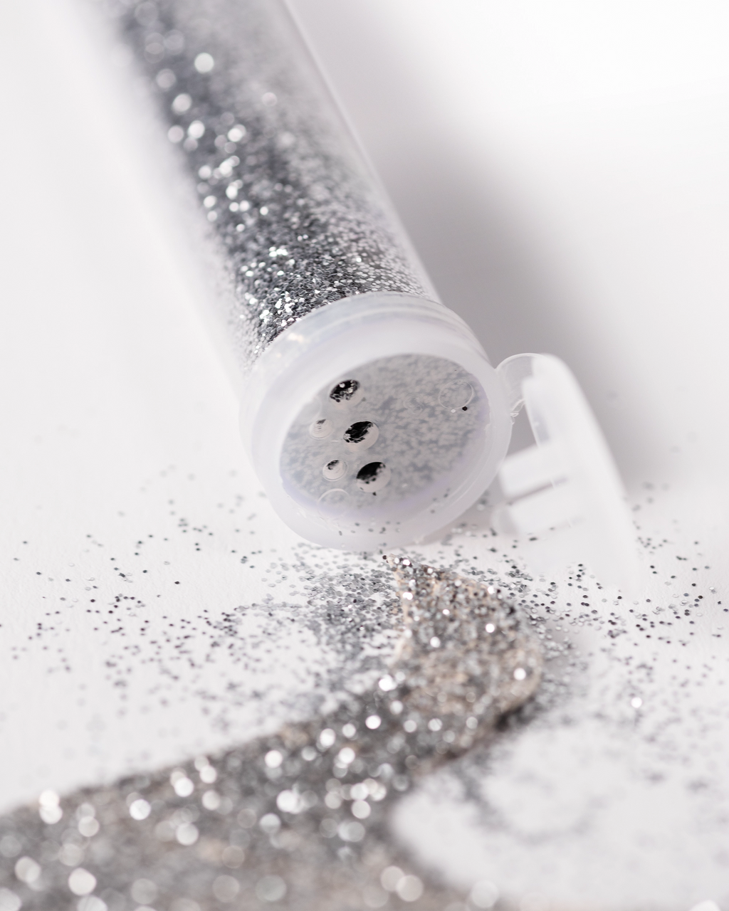 Silberner Glitter von folia aus der Dose mit Streuaufsatz