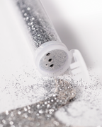 Silberner Glitter von folia aus der Dose mit Streuaufsatz