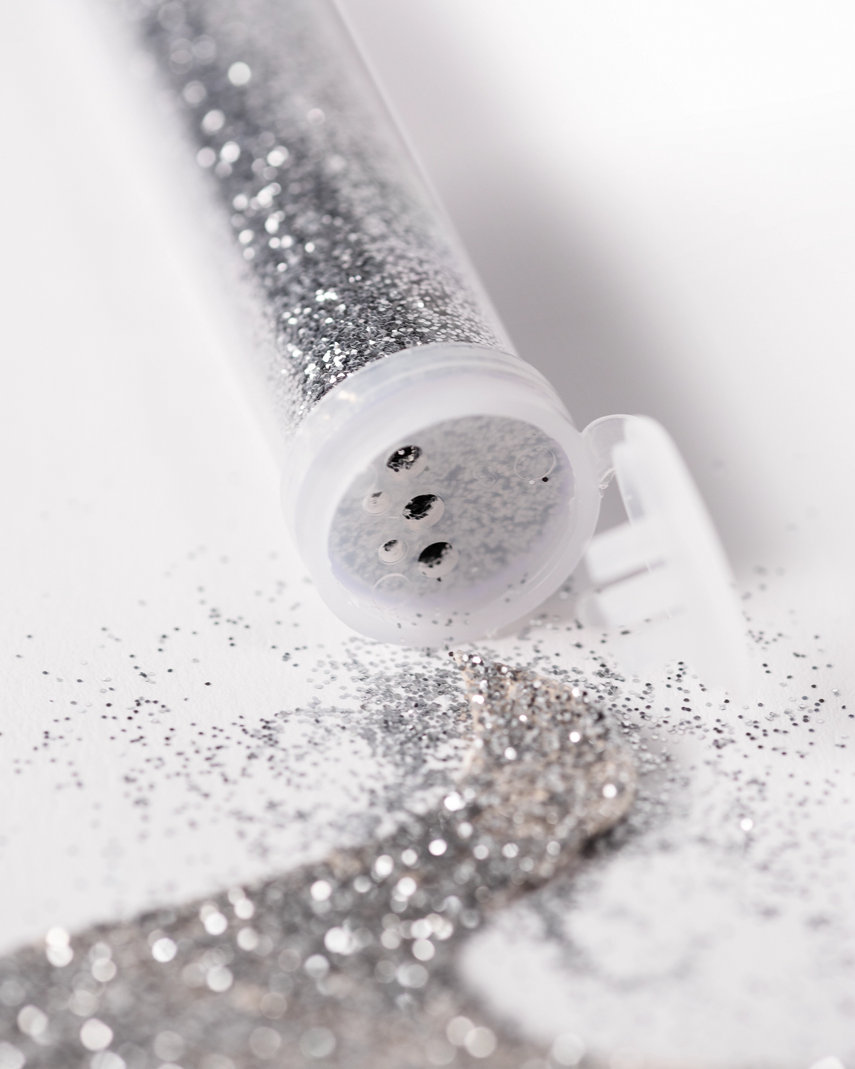 Silberner Glitter von folia aus der Dose mit Streuaufsatz