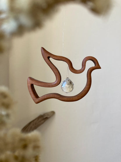 Fensterschmuck -  Friedenstaube mit Regenbogen-Kristall
