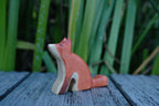 Holzfigur Fuchs sitzend von HolzWald, rötlich braun