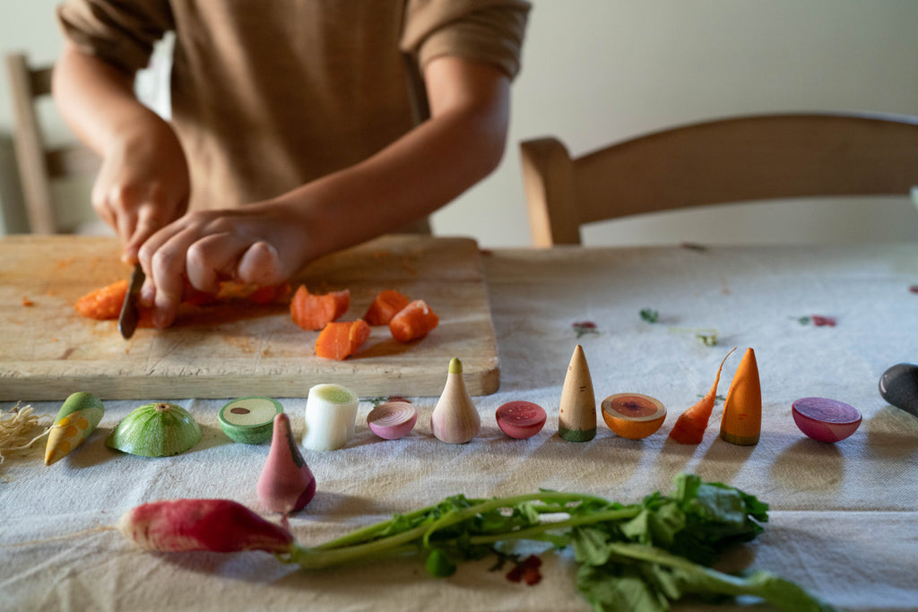 Grapat Veggies Gemüse aus Holz, weitere Spielszene mit dem Holzgemüse