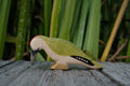 Holzfigur Grünspecht von HolzWald mit rotem Käppchen