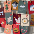 Adventskalender aus Postkarten von Hannahs Firlefanz A7, 24 Karten mit Wäscheklammern an der Wand aufgehängt