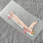 Bügelbild Dackel auf Skateboard liegend von Hannahs Firlefanz