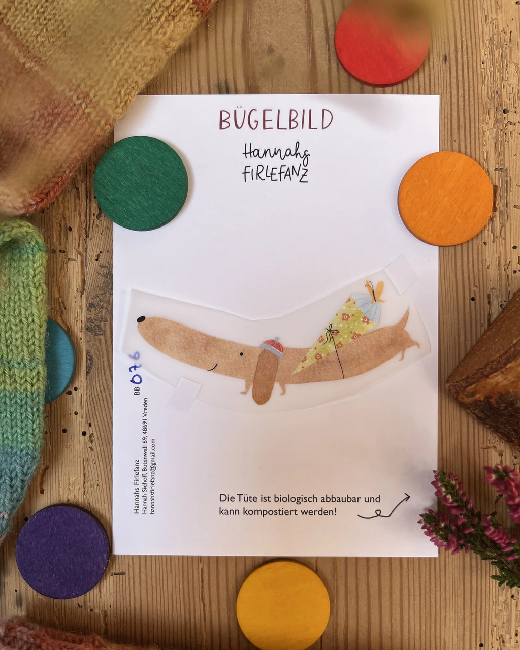 Hannahs Firlefanz Bügelbild langer Dackel mit Schultüte, auf der Bügelbild-Karte in der Tüte