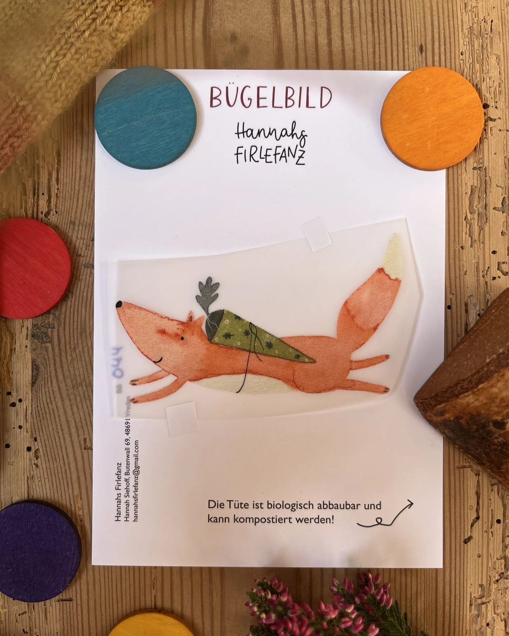 Hannahs Firlefanz Bügelbild springender Fuchs mit Schultüte, auf der Bügelbild-Karte in der Tüte