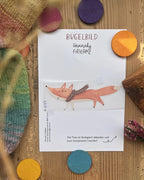 Hannahs Firlefanz Bügelbild laufender Fuchs mit kariertem Schal, auf der Bügelbild-Karte in der Tüte