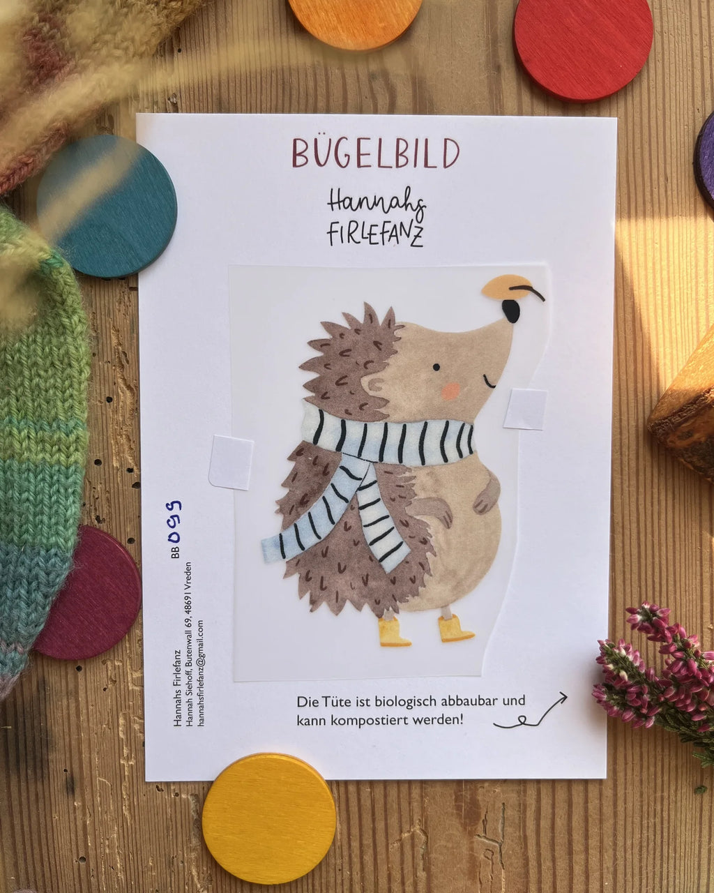 Bügelbild Igel mit Schal von Hannahs Firlefanz, auf der Verpackungskarte
