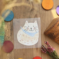 Bügelbild Katze mit Halstuch von Hannahs Firlefanz, Stimmungsfoto auf Holz