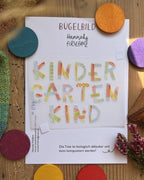 Hannahs Firlefanz Bügelbild Schriftzug Kindergartenkind in bunten Buchstaben, auf der Bügelbild-Karte in der Tüte