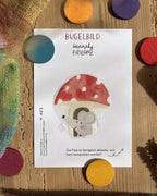 Hannahs Firlefanz Bügelbild Maus unter einem Fliegenpilz, auf der Bügelbild-Karte in der Tüte